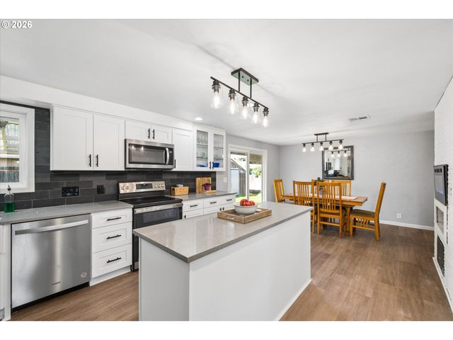 6731 THURSTON Rd, Springfield, OR 97478