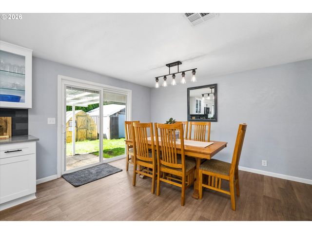 6731 THURSTON Rd, Springfield, OR 97478