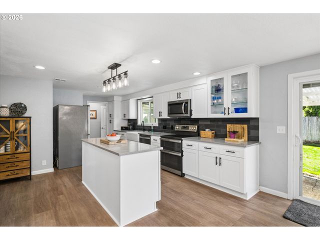 6731 THURSTON Rd, Springfield, OR 97478