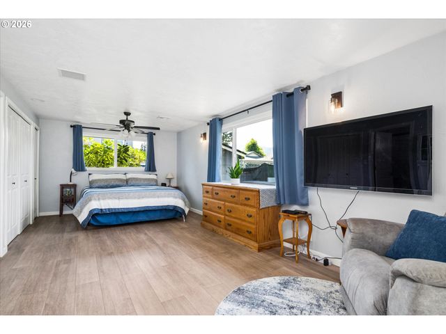 6731 THURSTON Rd, Springfield, OR 97478