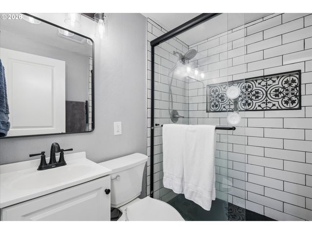6731 THURSTON Rd, Springfield, OR 97478