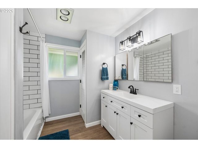 6731 THURSTON Rd, Springfield, OR 97478
