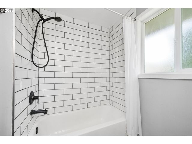 6731 THURSTON Rd, Springfield, OR 97478