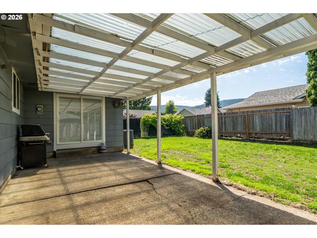 6731 THURSTON Rd, Springfield, OR 97478