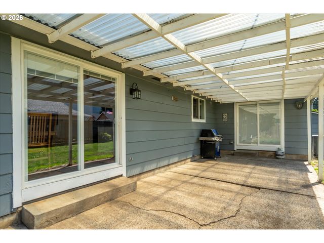 6731 THURSTON Rd, Springfield, OR 97478