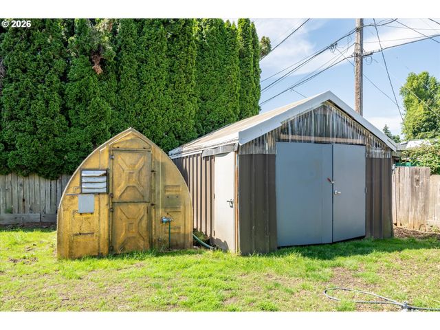 6731 THURSTON Rd, Springfield, OR 97478