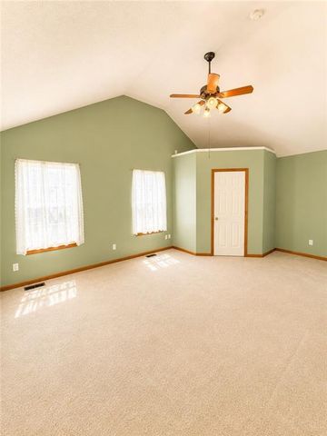 809 SW Graystone Drive, Grain Valley, MO 64029