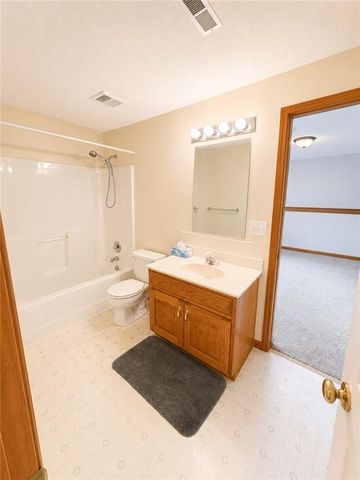 809 SW Graystone Drive, Grain Valley, MO 64029
