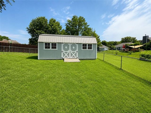 809 SW Graystone Drive, Grain Valley, MO 64029