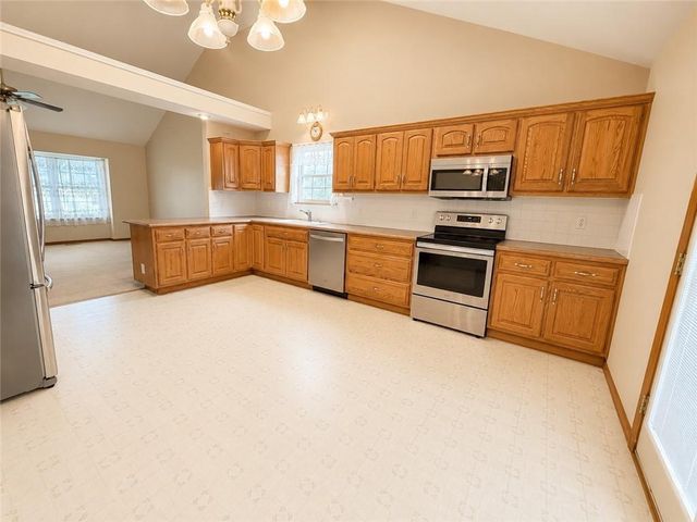 809 SW Graystone Drive, Grain Valley, MO 64029