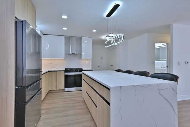 1230 Park Avenue W 225, Highland Park, IL 60035