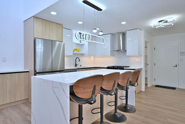 1230 Park Avenue W 225, Highland Park, IL 60035