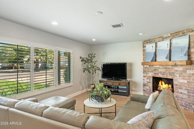 3229 E MONTECITO Avenue, Phoenix, AZ 85018