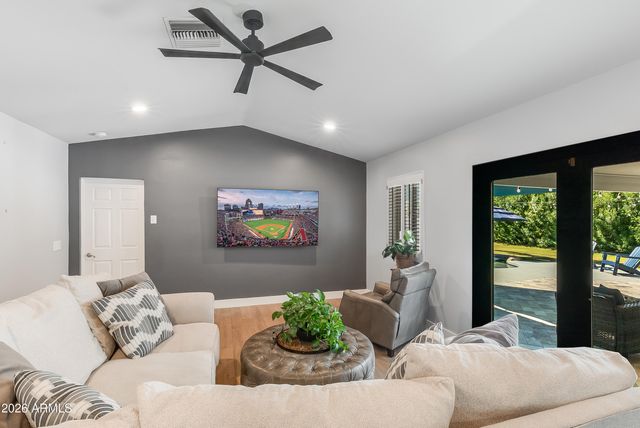 3229 E MONTECITO Avenue, Phoenix, AZ 85018