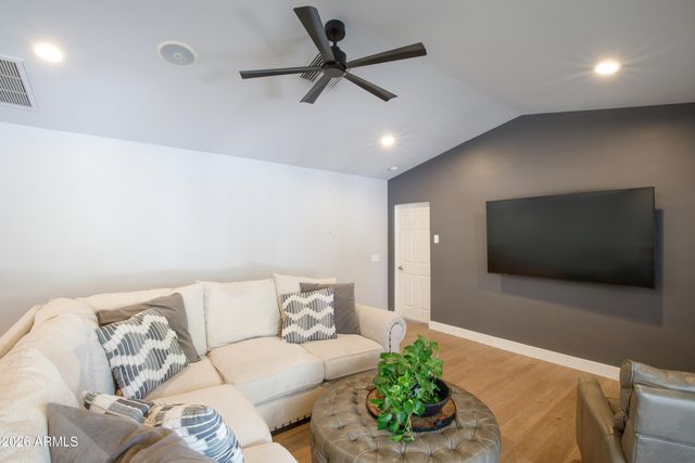 3229 E MONTECITO Avenue, Phoenix, AZ 85018