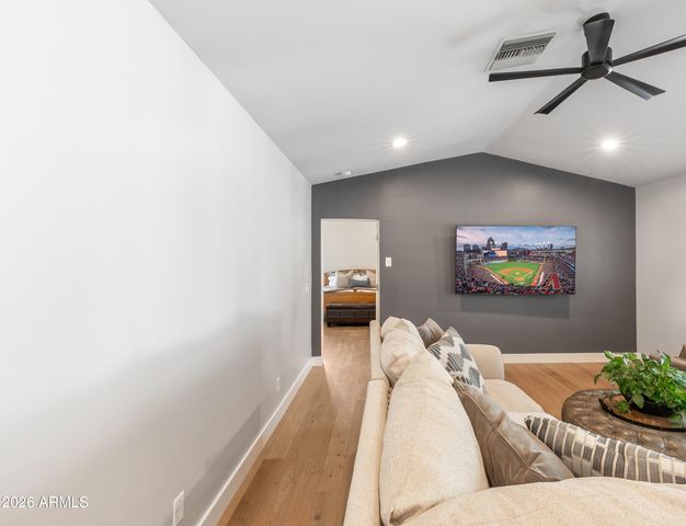 3229 E MONTECITO Avenue, Phoenix, AZ 85018