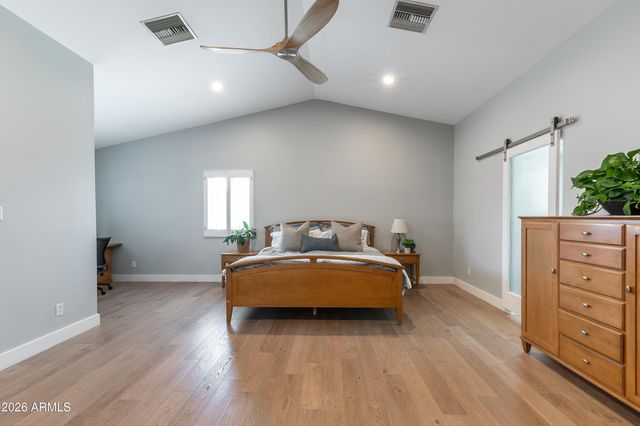3229 E MONTECITO Avenue, Phoenix, AZ 85018
