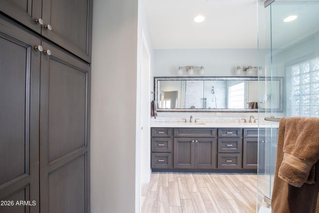 3229 E MONTECITO Avenue, Phoenix, AZ 85018