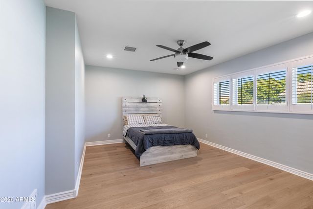 3229 E MONTECITO Avenue, Phoenix, AZ 85018