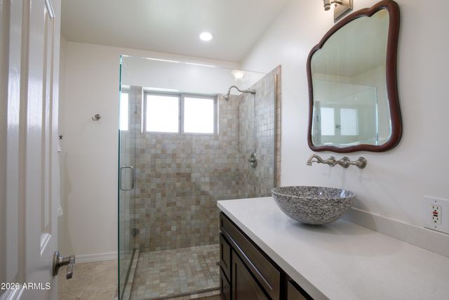 3229 E MONTECITO Avenue, Phoenix, AZ 85018