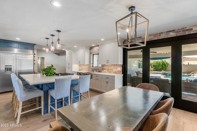 3229 E MONTECITO Avenue, Phoenix, AZ 85018