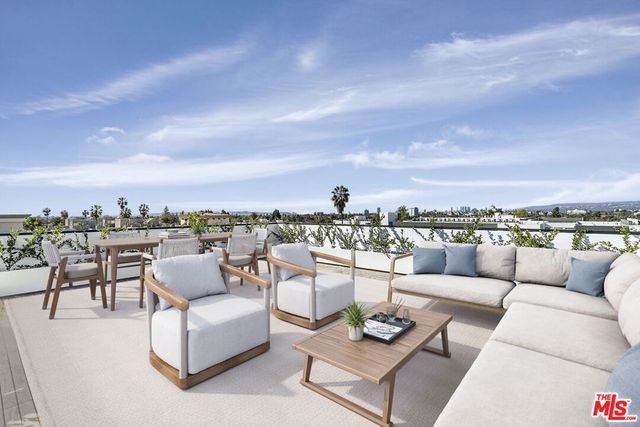 521 N Gramercy Place 301, Los Angeles, CA 90004