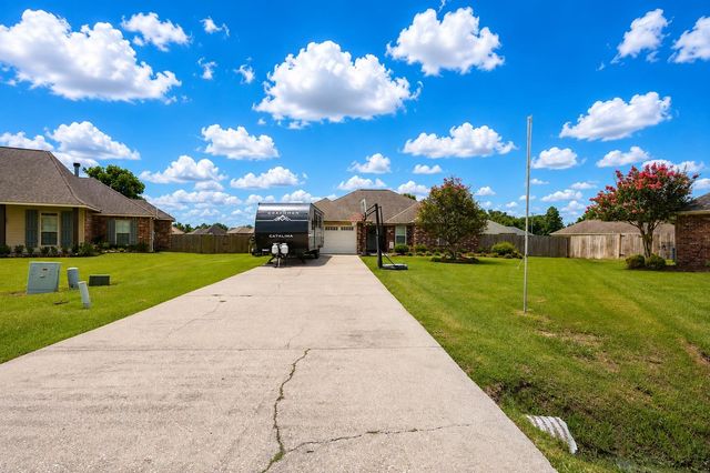 100 Comanchee Court, Thibodaux, LA 70301