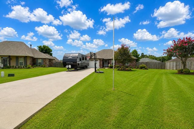 100 Comanchee Court, Thibodaux, LA 70301