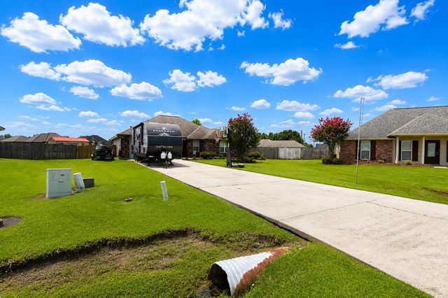 100 Comanchee Court, Thibodaux, LA 70301