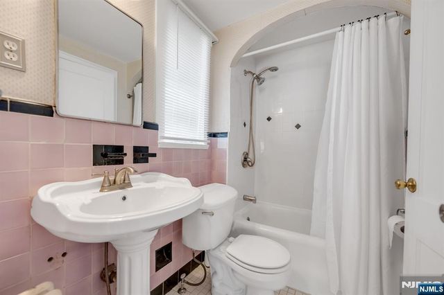 255 Windsor Road, Wood Ridge, NJ 07075