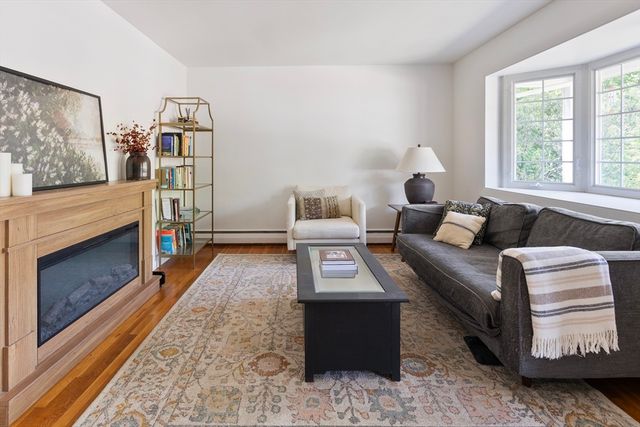 45 Pine Tree Dr, Worcester, MA 01609