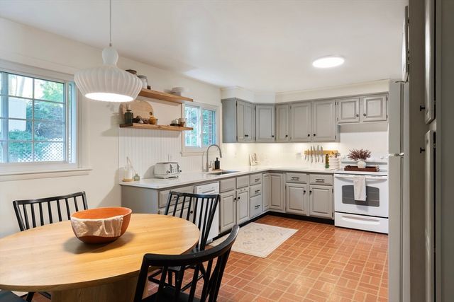 45 Pine Tree Dr, Worcester, MA 01609