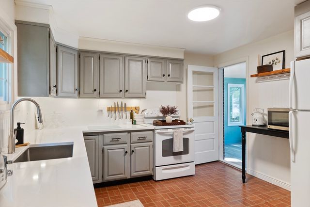 45 Pine Tree Dr, Worcester, MA 01609