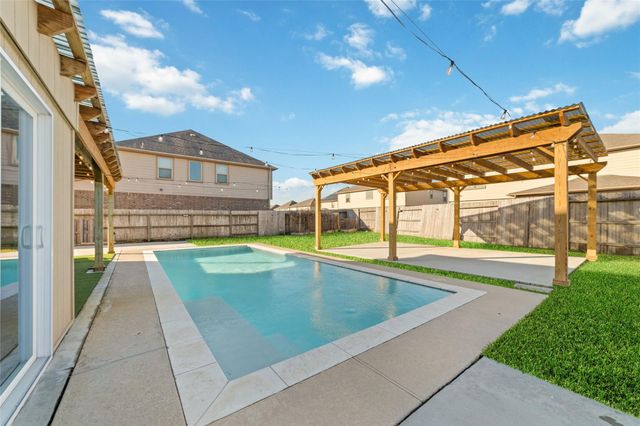3508 Saxton Green Road, Pearland, TX 77584