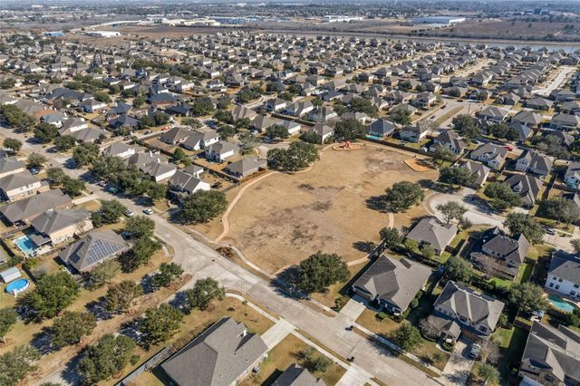 3508 Saxton Green Road, Pearland, TX 77584