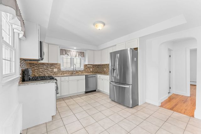 243 Oak Grove Ave, Fall River, MA 02723