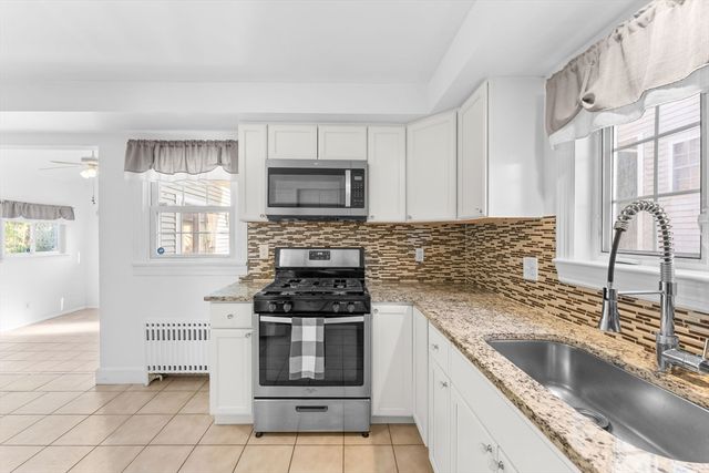 243 Oak Grove Ave, Fall River, MA 02723