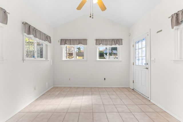 243 Oak Grove Ave, Fall River, MA 02723