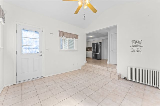 243 Oak Grove Ave, Fall River, MA 02723