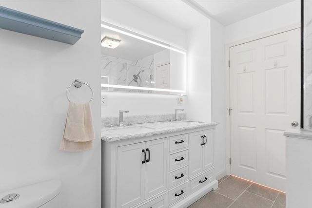 243 Oak Grove Ave, Fall River, MA 02723