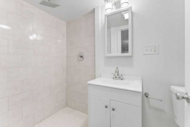 243 Oak Grove Ave, Fall River, MA 02723