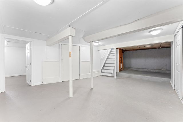 243 Oak Grove Ave, Fall River, MA 02723