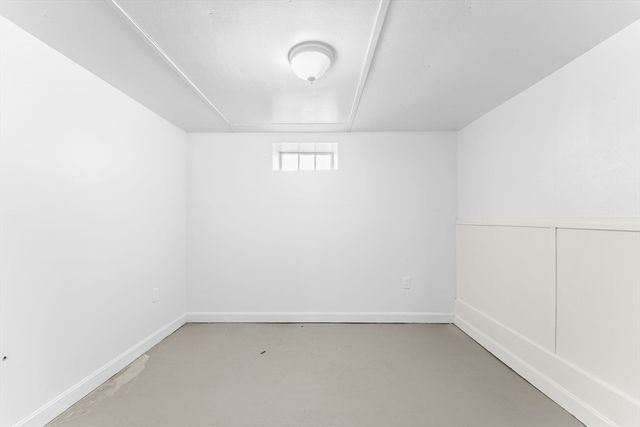 243 Oak Grove Ave, Fall River, MA 02723