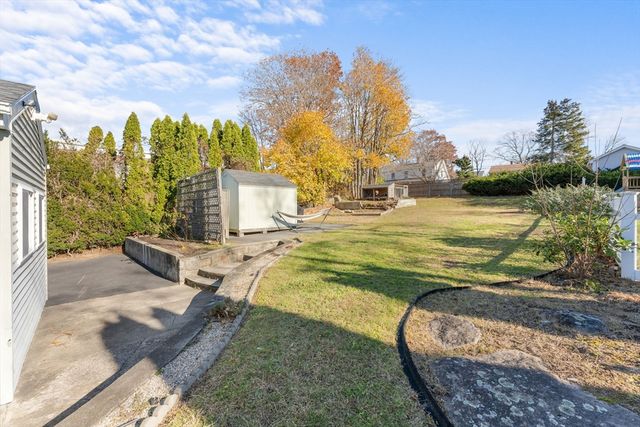 243 Oak Grove Ave, Fall River, MA 02723