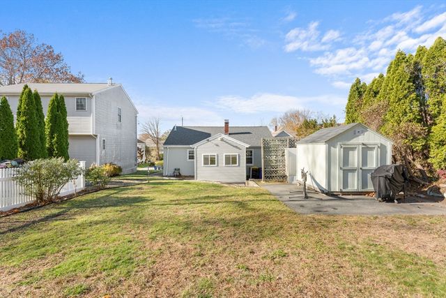 243 Oak Grove Ave, Fall River, MA 02723