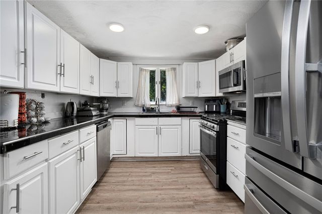 807 Pontiac Avenue, Cranston, RI 02910