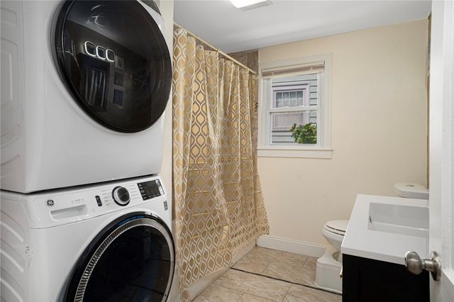 807 Pontiac Avenue, Cranston, RI 02910