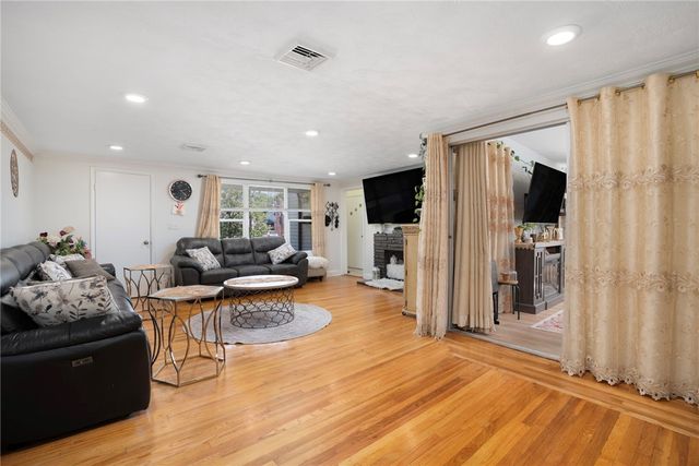 807 Pontiac Avenue, Cranston, RI 02910