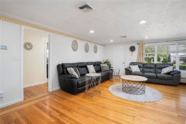 807 Pontiac Avenue, Cranston, RI 02910