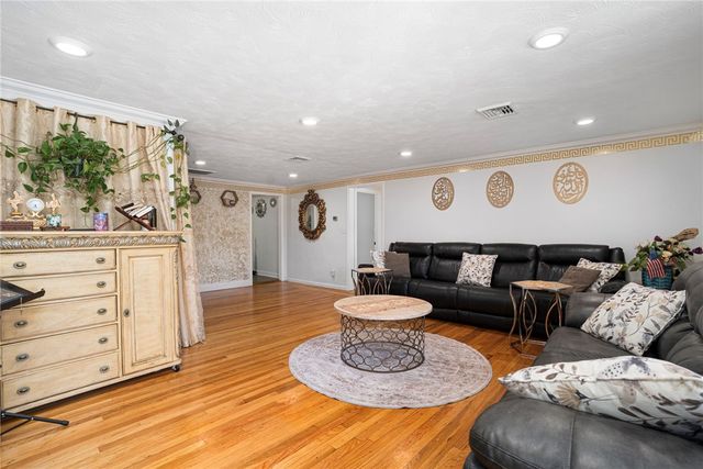 807 Pontiac Avenue, Cranston, RI 02910